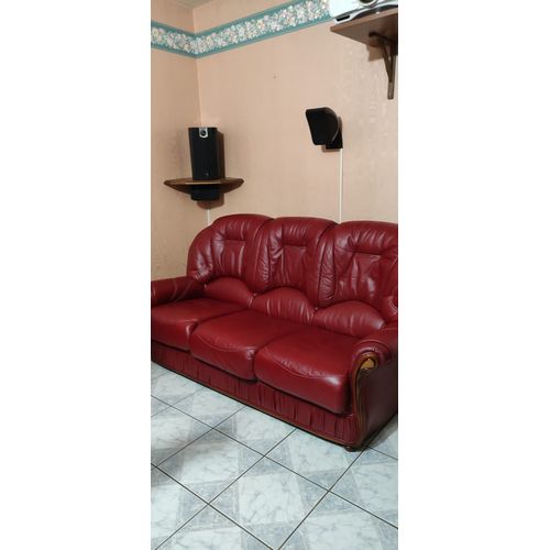 Bonjour Je Vends Canapé Rouge 3 Places 2 Fauteuils . Canapé 3 Places Tissus 2 Fauteuils . Je Peux Vous Envoie Des Photos . Merci.
