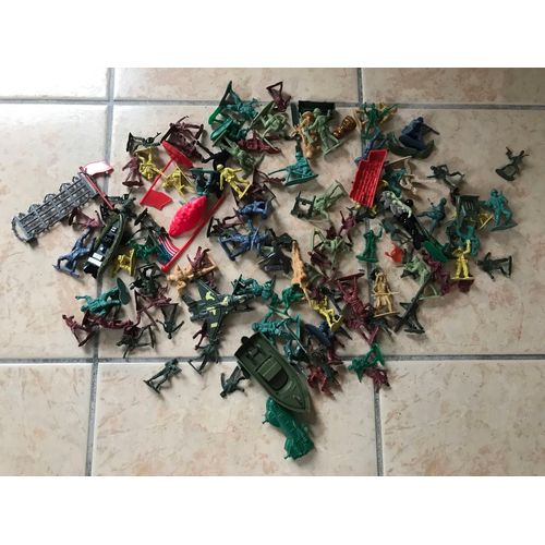 Petit  Lot D Anciens Petits Soldats Vintage En Plastique 