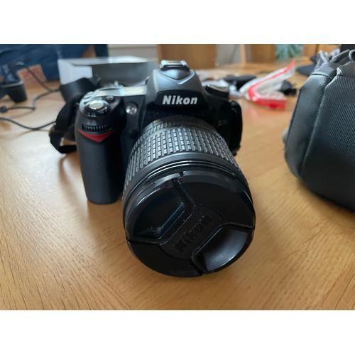 Nikon D90 reflex 12.3 mpix Noir + Objectif 18- 105 avec deux batteries et une housse