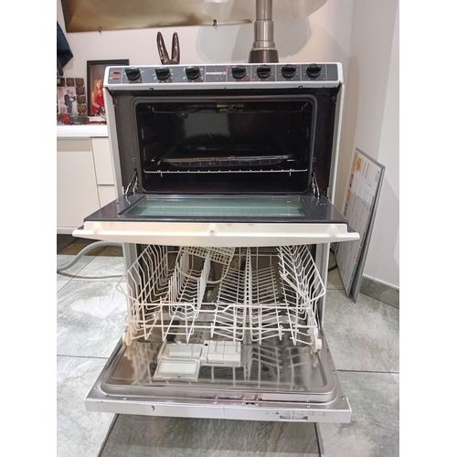 cuisinière , lave vaisselle en combiné