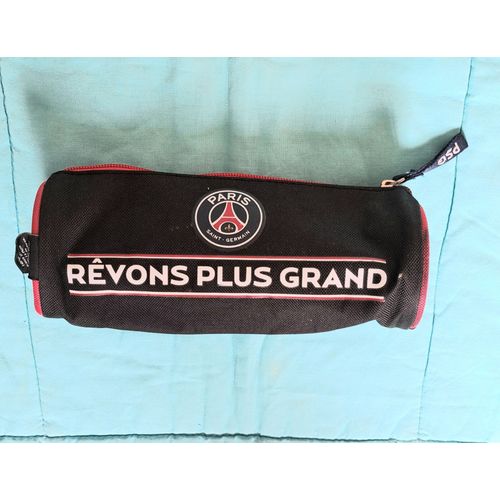 Trousse Psg Supporter Paris Saint Germain Rêvons Plus Grand Photo Stade De Foot - Collection Rare - Envoi Très Rapide Et Soigne.