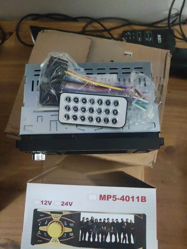 Poste radio de voiture