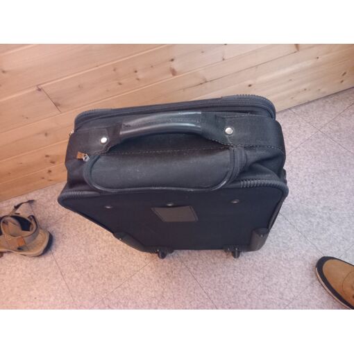 valise de voyage sur roulettes