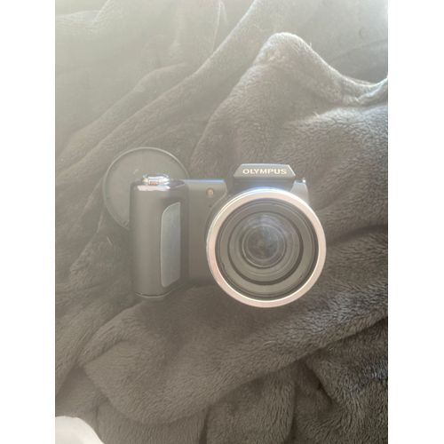 VENDÉ un appareil photo olympus en tres bonne etait il manque juste le chargeur