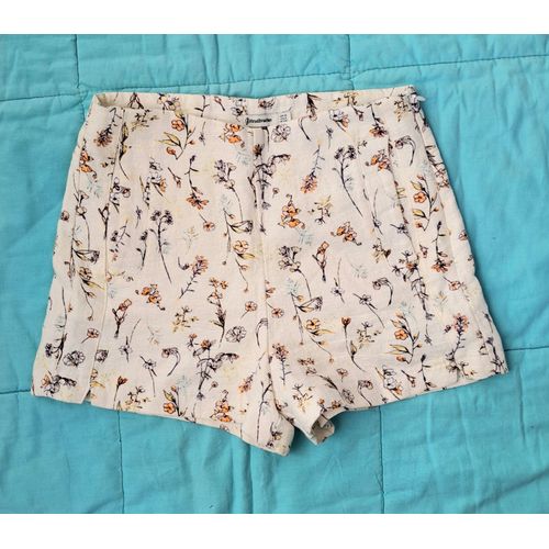 Short Stradivarius Femme Motif Nature Fleur Feuilles Beige En Coton Tout Doux S 36 - Envoi Très Rapide Et Soigne.