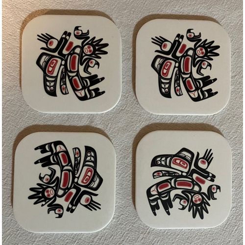 Dessous De Verre. Graphisme Particulier Du Peuple Tsimshian Vivant Sur La Côte Nord-Ouest Du Canada. Format 98x98mm. Lot De 4 Pces
