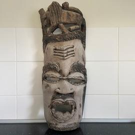 Grand masque africain en bois - sculpté main