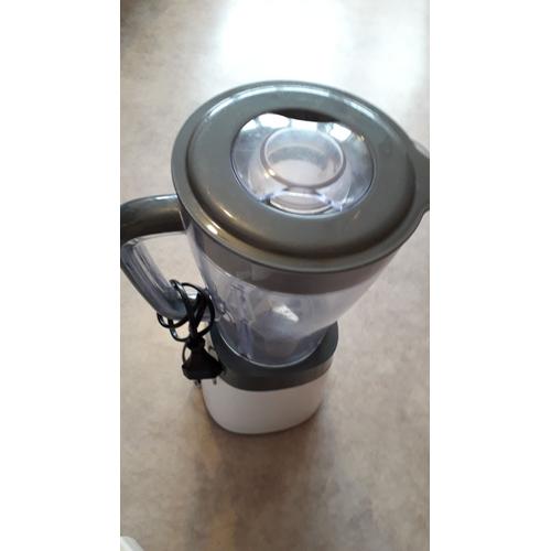 un blender hachoir black and Decker BXJ500E