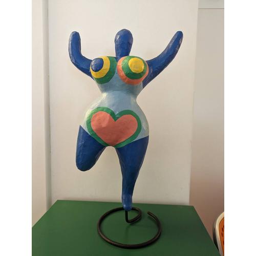 Statuette Niki de Saint Phalle, sur pied, repro d'une statut en papier mâché.