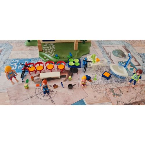 Maison De Campagne Avec Des Accessoires Et Personnages Playmobil