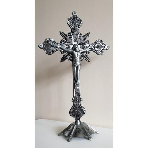 Croix / Crucifix sur socle en métal, Jésus Christ; 25 x 14 cm