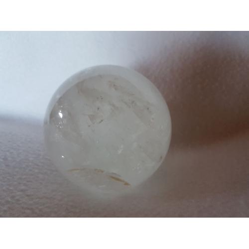 Sphère en quartz blanc