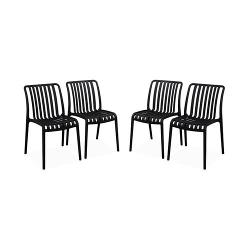 Lot De 4 Chaises De Jardin En Plastique Noir. Empilables. Déjà Montées