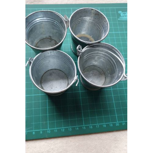 Lot 4 Miniatures Zinc