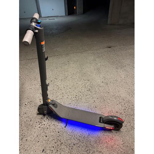 Trottinette Électrique Ninebot By Segway Kickscooter Es2 Gris Foncé - Pliable Avec Chargeur Et Casque - Charge Maximale Supportée 100kg - Autonomie Maximale 25km