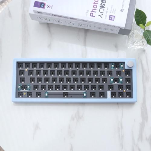 Customized hot swappable wireless mechanical keyboard kit, 65% G Bluetooth sealing, RGB backlight, GMK67 2.4