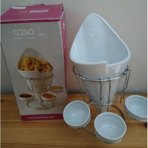 Cornet À Frites Et 3 Bols Pour La Sauce En Porcelaine Blanche Casa Présentés Sur Un Support Métallique Argenté - Rangés Dans La Boite D'origine