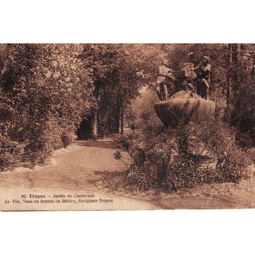 Carte Postale Ancienne, France, Aube ( 10 ), Troyes, Jardin De Chevreuse, Le Vin, Vase En Bronze De Briden - Oblitération Du 02/10/1931