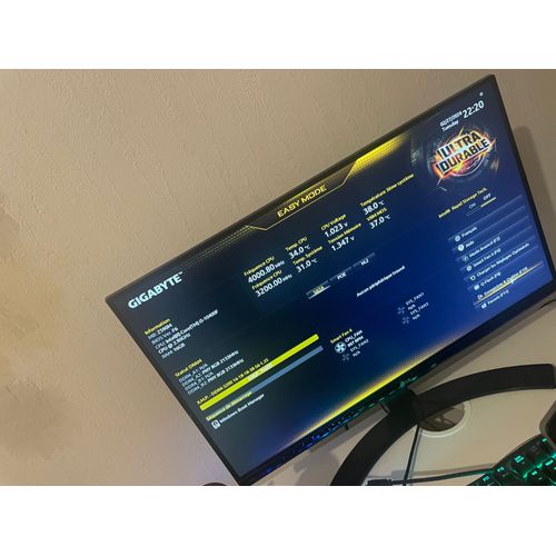 Pc gamer tour fixe core i5-10400f et une gtx 1070 ti avec un écran