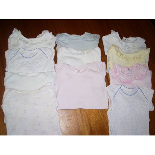 Lot De 11 Body  Manches Longues Et Manches Courtes ; Plusieurs Marques:Absorba , Baby Club .......