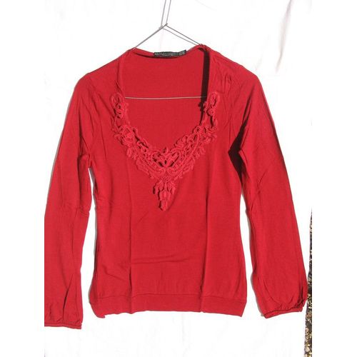 T-Shirt Zara Collection , Rouge, Encolure V Bordé D'une Dentelle Fantaisie