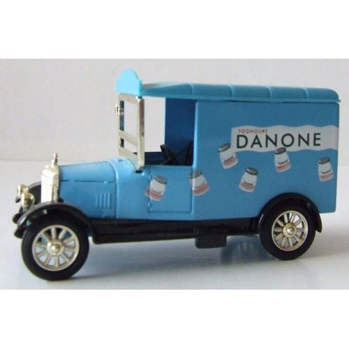 Camion De Livraison Bullnose Morris Van 1924 "Yoghourt Danone".-Corgi