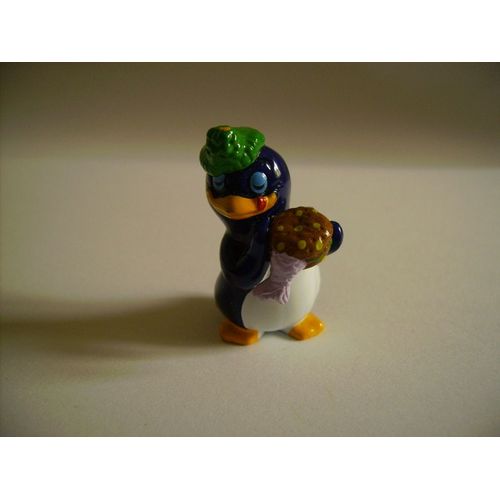 Figurine Kinder Pingouin Mangeant Un Hamburger