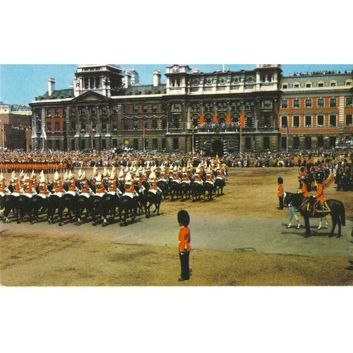 London, Londres : Trooping The Colours, Horse Guards Parade, Défilé Des Horse Guards Au Cours De La Revue De Ses Régiments Par La Reine. (Ref Pt 8032)