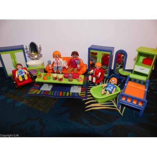 Gros Lot Playmobils , Salle A Manger , Chambre Enfant Et Persos