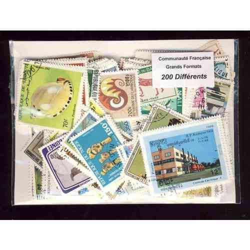 Communaute Francaise Du Monde Entier - Lot De 200 Timbres Obliteres Differents