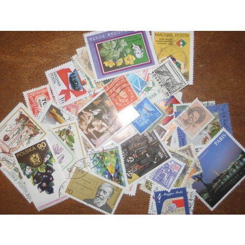 Lot De 300 Timbres Du Monde Entier Tous Differents