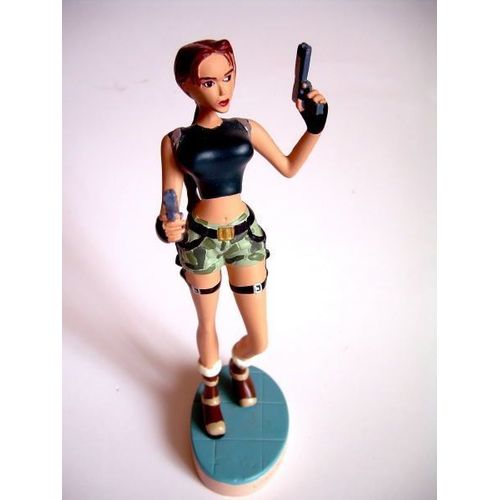Lara  Croft En Resine 15cm