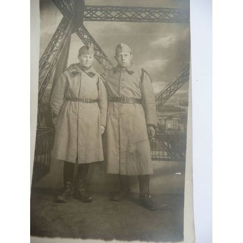Guerre 1914 1918:Deux Soldats En Capotes Et Calots.