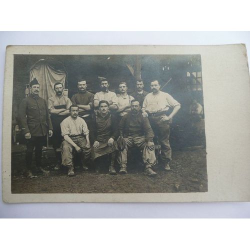 Guerre De 1914 1918 :Groupe De Soldats En Tenue De Travail.