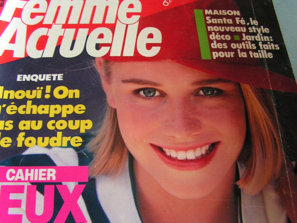 Femme Actuelle  N° 360 : Inoui On N'echappe Pas Au Coup De Foudre;Mata Hari Une Espionne Au Coeur De Midinette;Maison: Santa Fe Le Nouveau Style Deco;Jardin:Des Outils Faits Pour La Taille