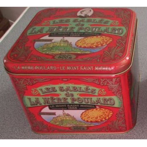 Belle boite métallique décorée de la Biscuiterie de la Mère Poulard à fond rouge -15x11.5cm-vendue vide