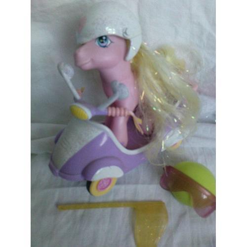 Mon Petit Poney ( My Little Pony ) - Rose Sur Son Scooter - 10 X11 Cm