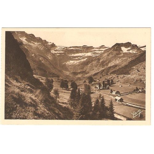 Les Pyrénées - Le Cirque De Gavarnie Vue Prise Au Delà  Du Village