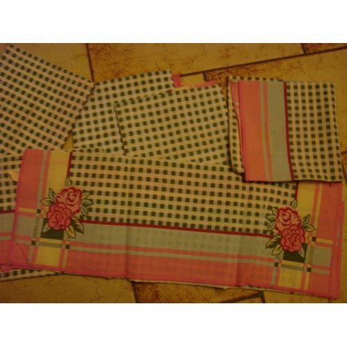 Serviette De Table Coton Et Polyester, Lot De 6 Roses, Verts, Jaunes, Des Roses Dans Chaques Coins, Françoise Saget