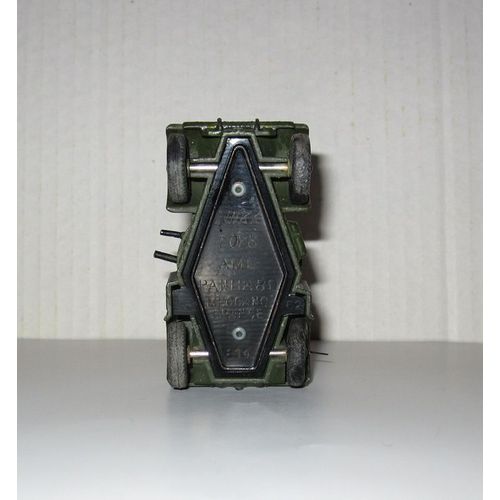 Dinky  Toys Char Aml  Panhard - 1 / 52ème-Dinky Toys