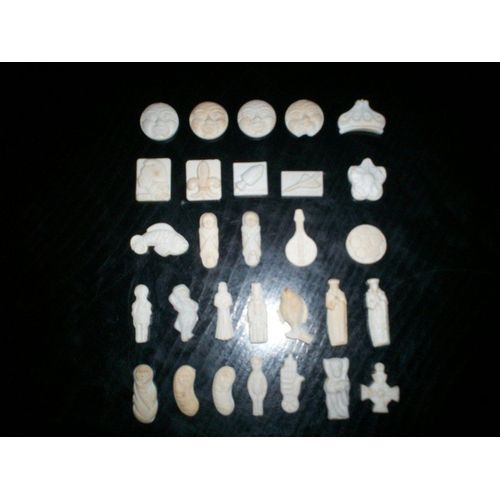 Lot De 29 Fèves Blanches