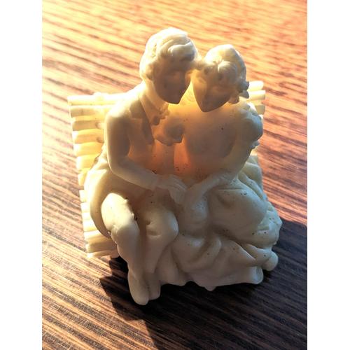 Petite Statuette Italienne "Couple Sur Un Banc" Signée - En Marbre composite