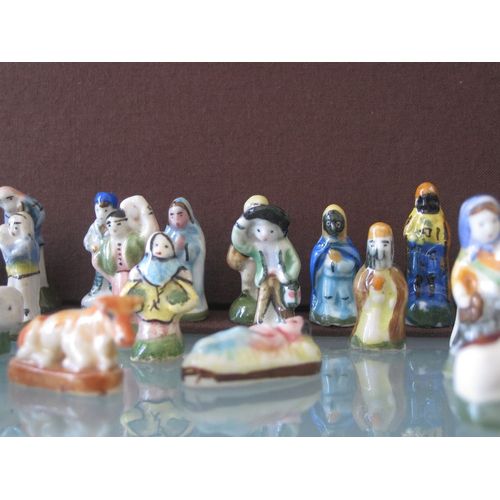 Lots De 35 Fèves De Collection Santons Et Divers