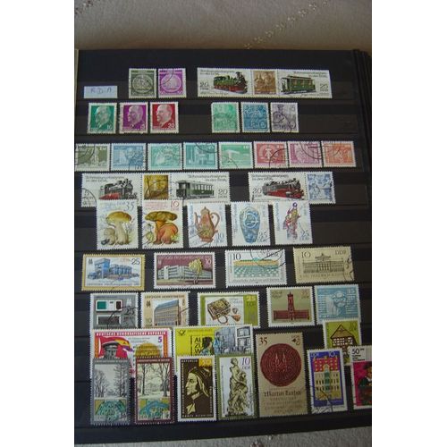 48 Timbres Ex-R.D.A