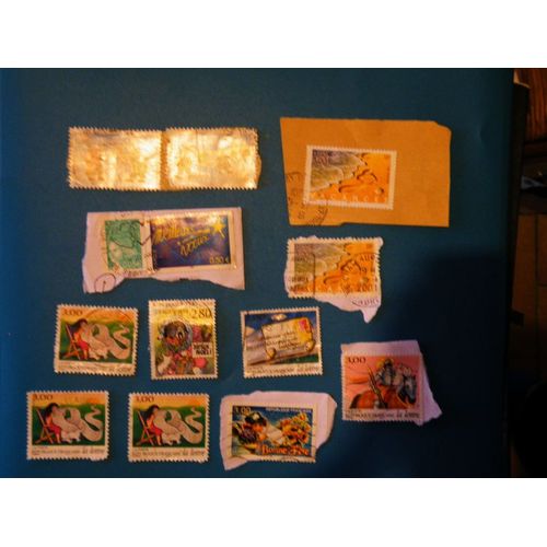 12 Timbres Oblitérés Dont Le Thème Est La Fete