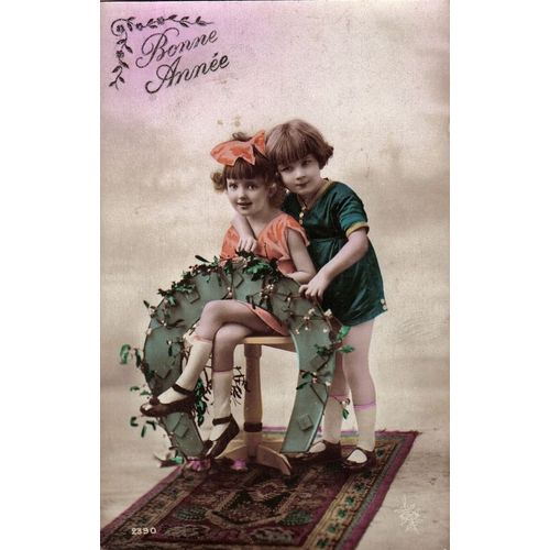Carte Postale Ancienne, France, Bonne Année, Fantaisie, Petites Filles Sur Un Tabouret Tenant Un Fer À Cheval Et Du Gui