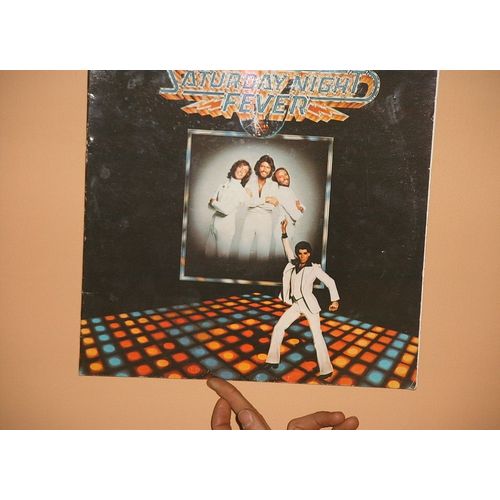 2 Disques Vinyle 33t Bande Originale Du Film Saturday Night Fever. Staying Alive / More Than A Woman / Night Fever / How Deep Is Your Love / Boogie Shoes / Salsation / Jive Talkin