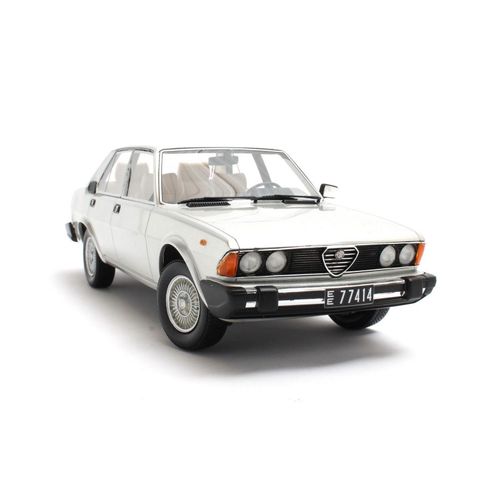 Alfa Romeo Alfa 6 2.5 Argent 1979 1/18 Cult Models