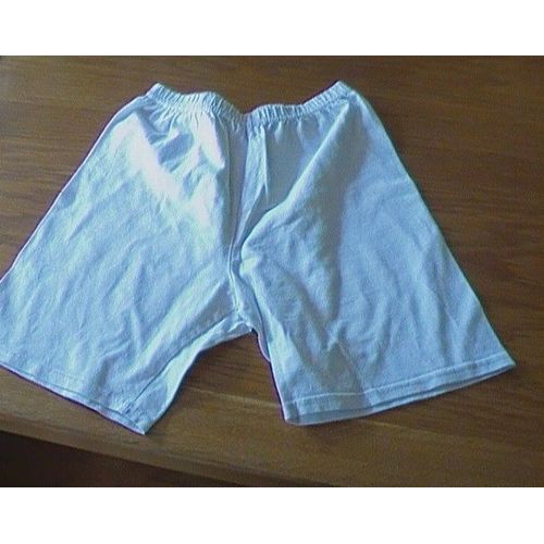 Short Blanc 12 Ans Bon Etat