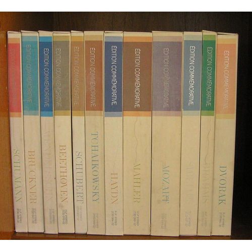 Le Monde La Symphonie - Edition Comm?morative Pour Le 75?me Anniversaire De Deutsche Grammophon - 12 Coffrets - 93 Disques Vinyles 33t - 12 Compositeurs - 5 Chefs D'orchestre Prestigieux